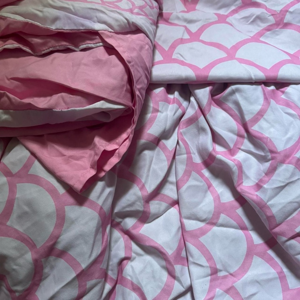 Elegant Pink and White Duvet Cover Set